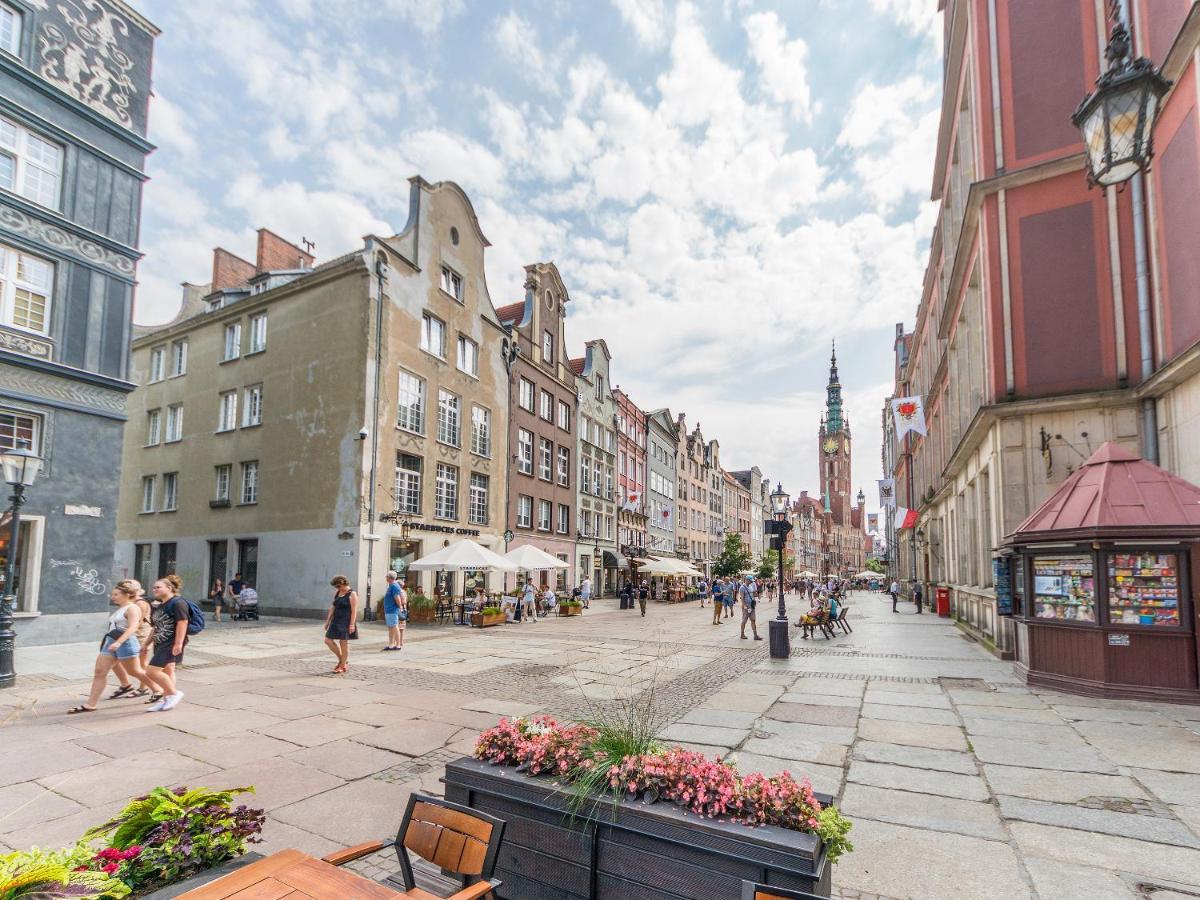 Bh Properties, Długa 69